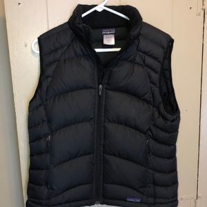 Patagonia ladies black quilted down vest sz L